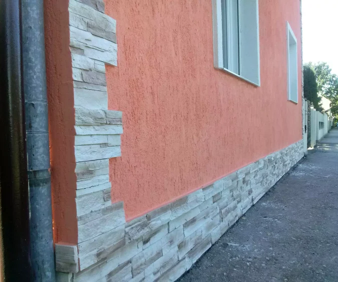 kamen fasada cream detalj