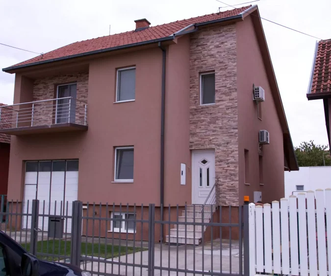 Kamen fasada kuće gold